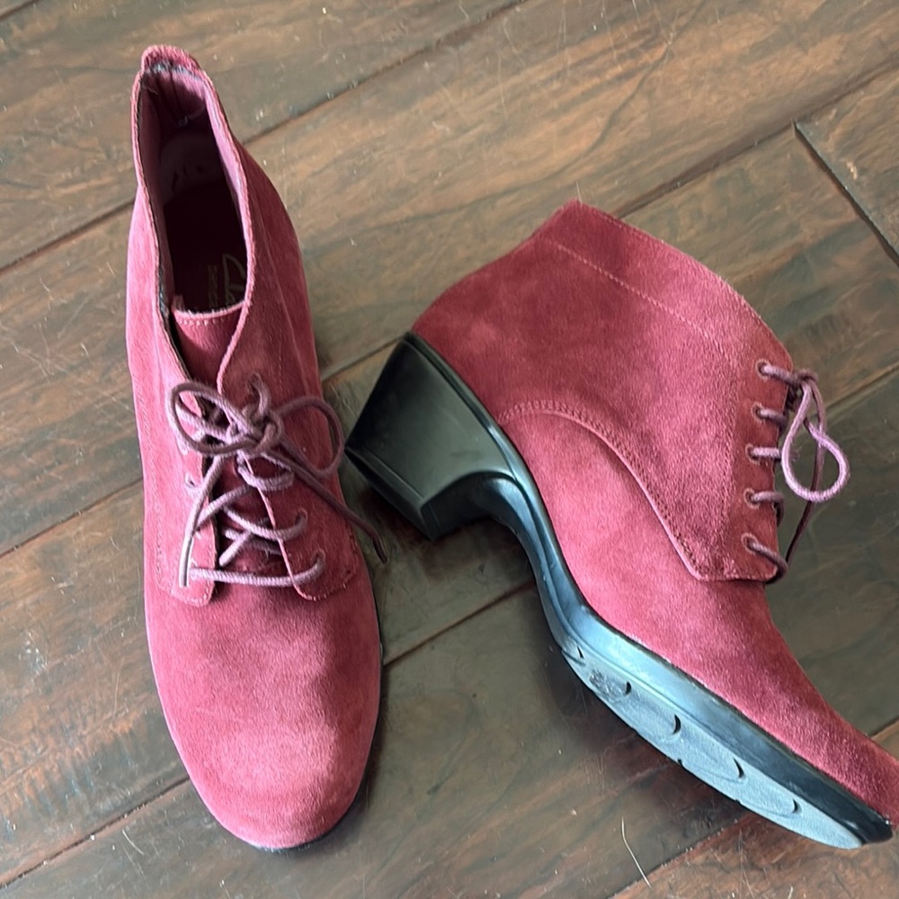 New Clarks Burgundy Lace Up Boots with Suede Finish 10M